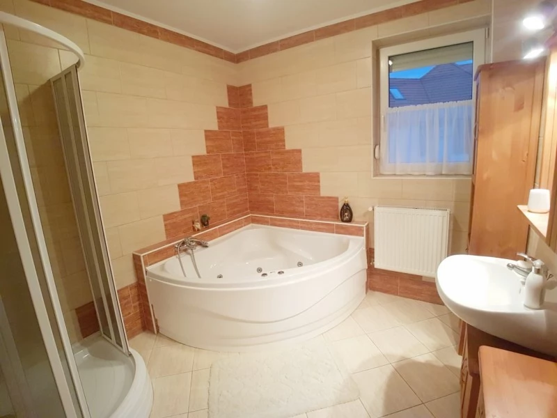  Cazare | Camping / Popas turistic (K0903-14) Imaginea poate fi supusă drepturilor de autor. Se recomandă contactarea titularului drepturilor.