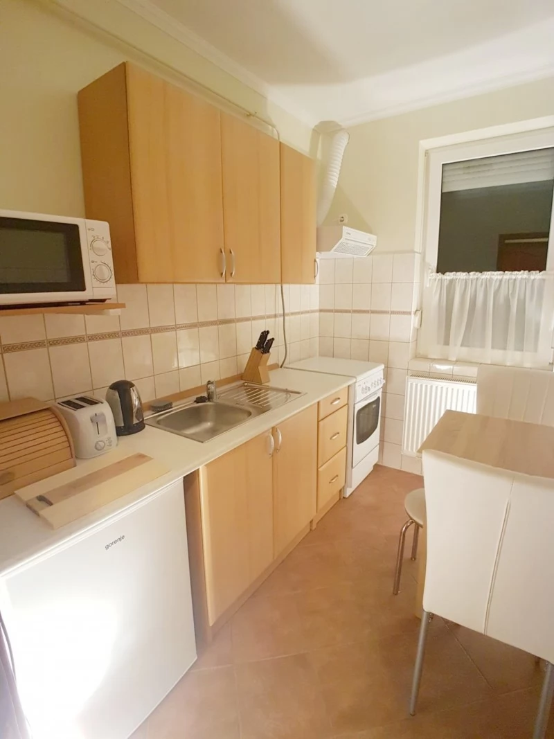  Cazare | Camping / Popas turistic (K0903-18) Imaginea poate fi supusă drepturilor de autor. Se recomandă contactarea titularului drepturilor.