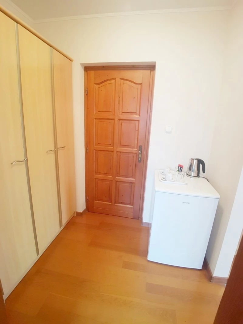  Cazare | Camping / Popas turistic (K0903-34) Imaginea poate fi supusă drepturilor de autor. Se recomandă contactarea titularului drepturilor.