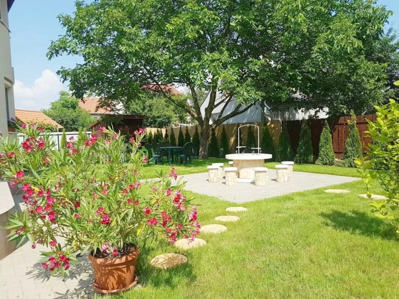  Cazare | Camping / Popas turistic (K0903-62) Imaginea poate fi supusă drepturilor de autor. Se recomandă contactarea titularului drepturilor.