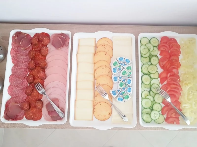  Cazare | Camping / Popas turistic (K0903-63) Imaginea poate fi supusă drepturilor de autor. Se recomandă contactarea titularului drepturilor.