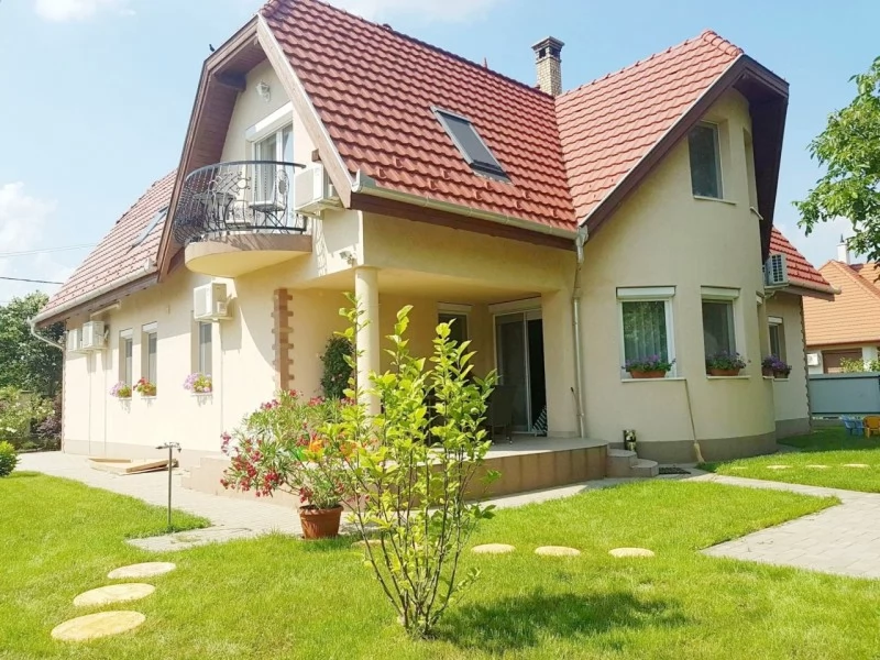  Cazare | Camping / Popas turistic (K0903-67) Imaginea poate fi supusă drepturilor de autor. Se recomandă contactarea titularului drepturilor.