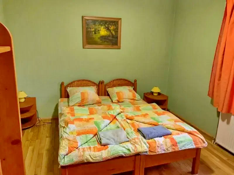 Zetelaka Szállás | Üdülőfalu (K0214-10) A kép szerzői jogvédelem alatt állhat. Javasolt a kapcsolatfelvétel a jog tulajdonossal.