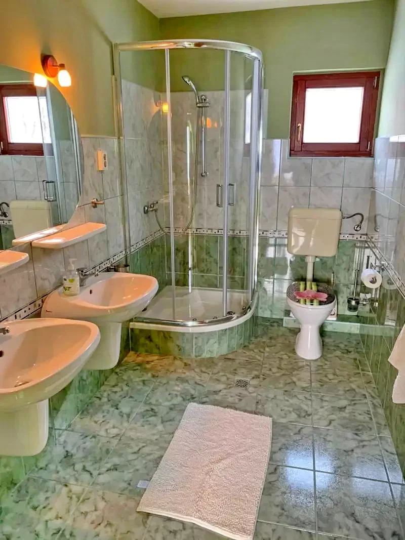 Zetelaka Szállás | Üdülőfalu (K0214-12) A kép szerzői jogvédelem alatt állhat. Javasolt a kapcsolatfelvétel a jog tulajdonossal.