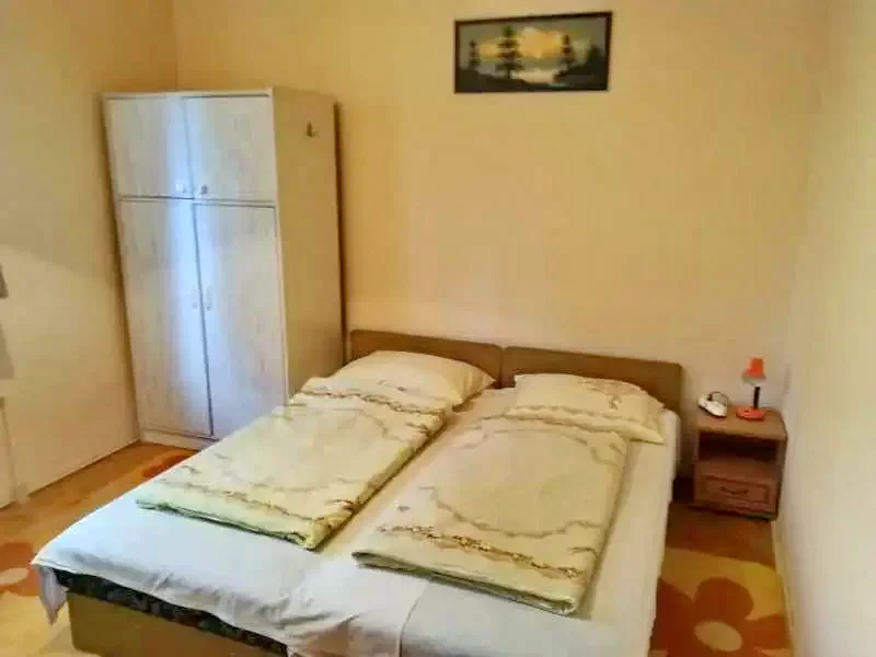  Cazare | Casă de apartamente (K1018-9) Imaginea poate fi supusă drepturilor de autor. Se recomandă contactarea titularului drepturilor.