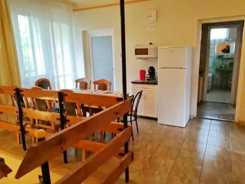  Cazare | Casă de apartamente (K1018-11) Imaginea poate fi supusă drepturilor de autor. Se recomandă contactarea titularului drepturilor.