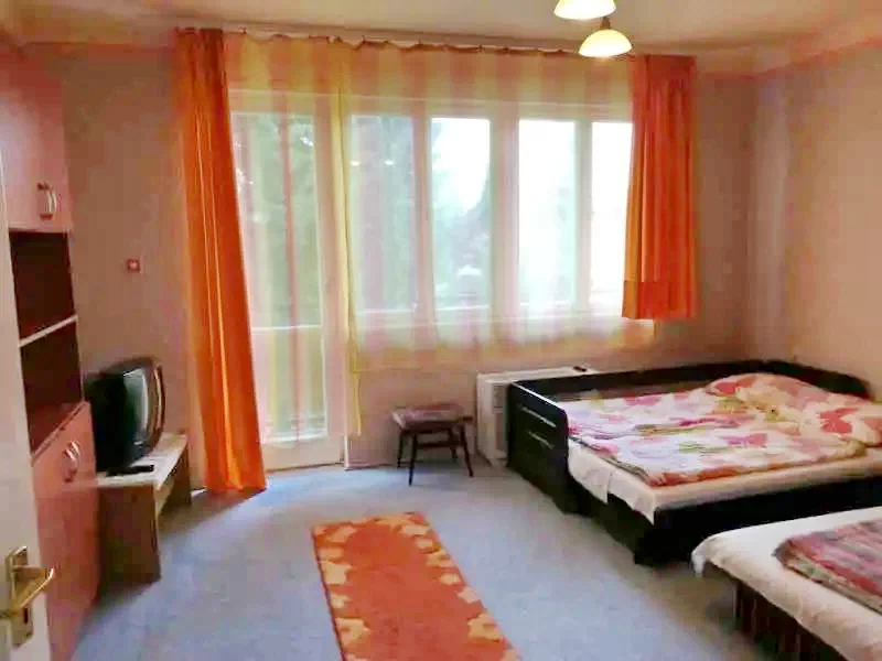  Cazare | Casă de apartamente (K1018-20) Imaginea poate fi supusă drepturilor de autor. Se recomandă contactarea titularului drepturilor.