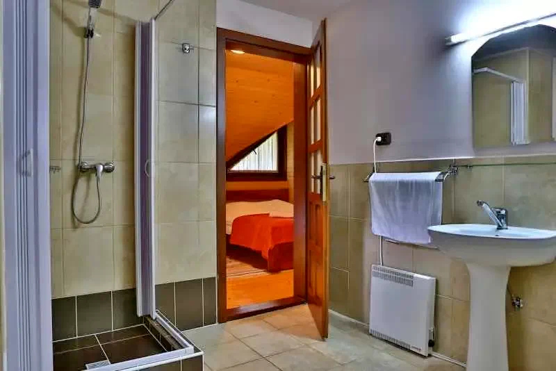 Izvoare Cazare | Apartament (K0403-20) Imaginea poate fi supusă drepturilor de autor. Se recomandă contactarea titularului drepturilor.