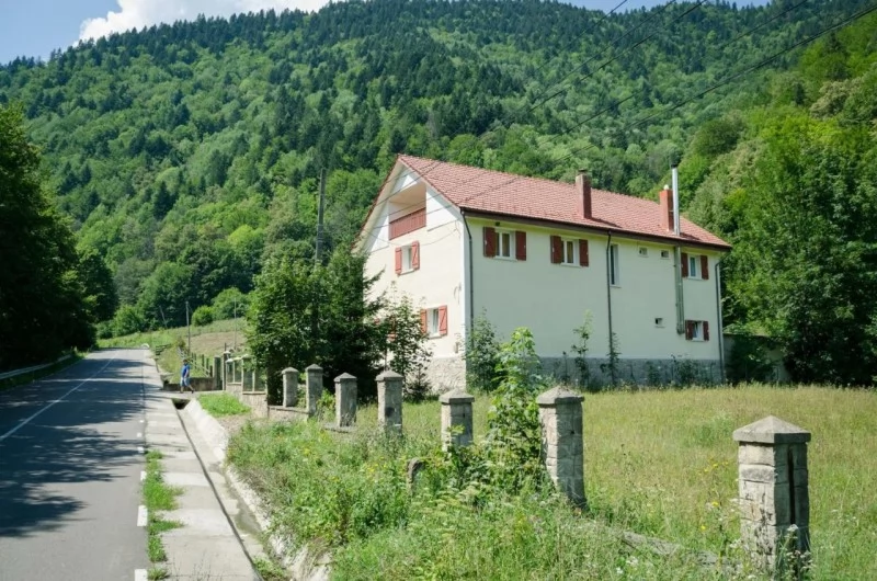 Tarcău Cazare | Camping / Popas turistic (K0693-25) Imaginea poate fi supusă drepturilor de autor. Se recomandă contactarea titularului drepturilor.