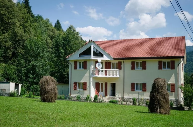 Tarcău Cazare | Camping / Popas turistic (K0693-27) Imaginea poate fi supusă drepturilor de autor. Se recomandă contactarea titularului drepturilor.