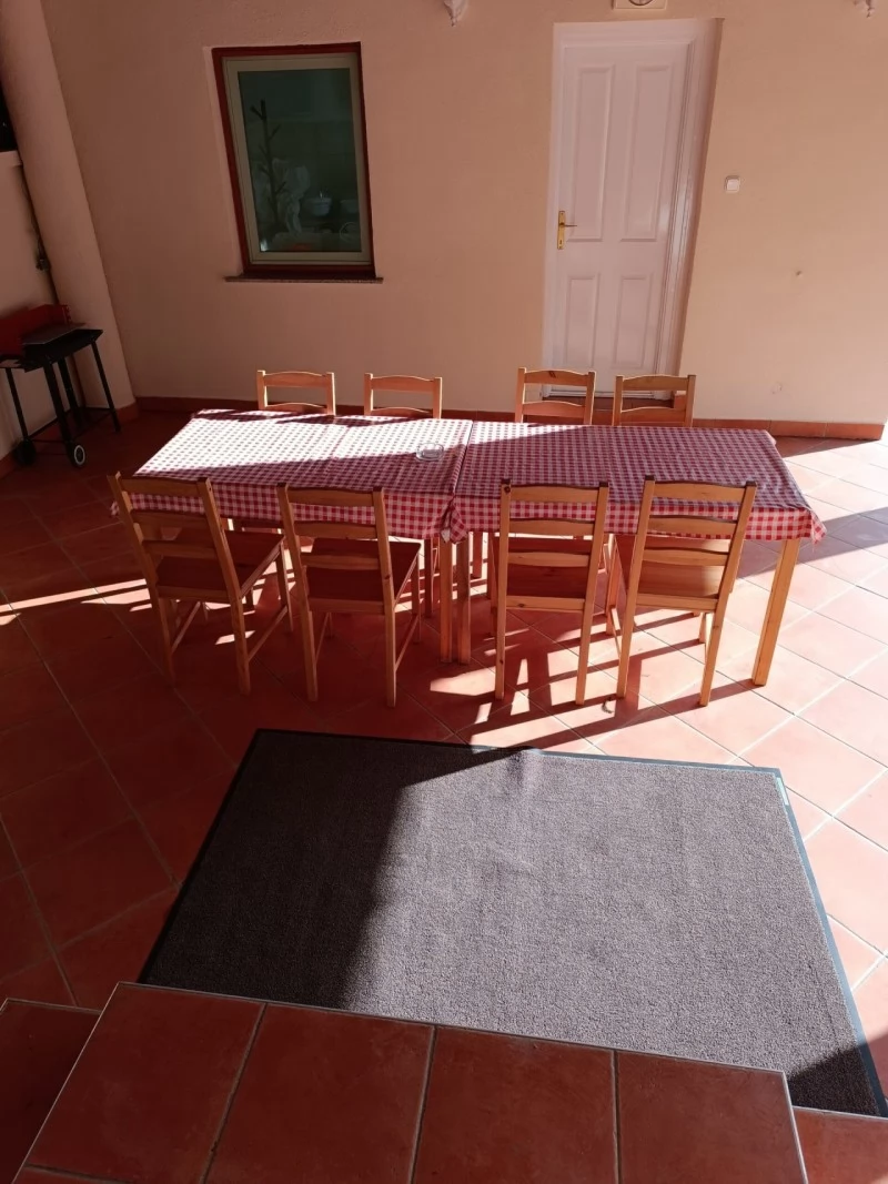  Cazare | Sat de vacanță (K0587-5) Imaginea poate fi supusă drepturilor de autor. Se recomandă contactarea titularului drepturilor.