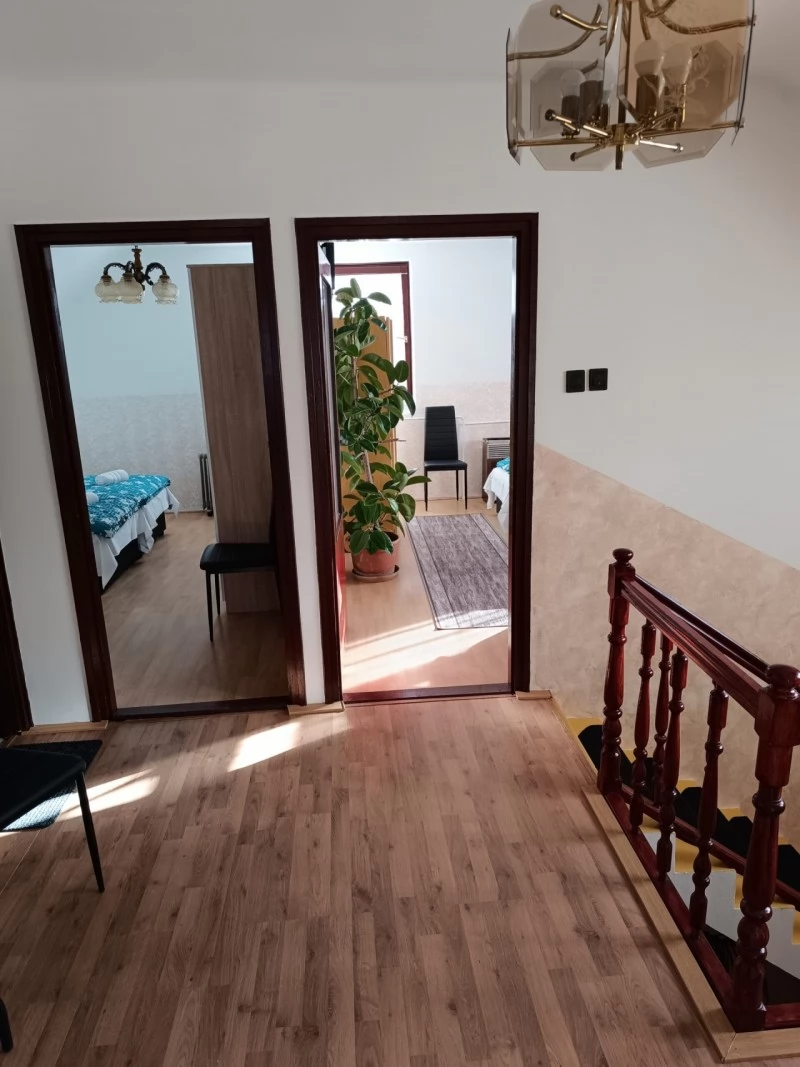  Cazare | Sat de vacanță (K0587-16) Imaginea poate fi supusă drepturilor de autor. Se recomandă contactarea titularului drepturilor.