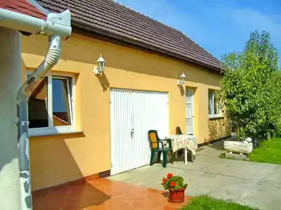  Cazare | Sat de vacanță (K0587-18) Imaginea poate fi supusă drepturilor de autor. Se recomandă contactarea titularului drepturilor.