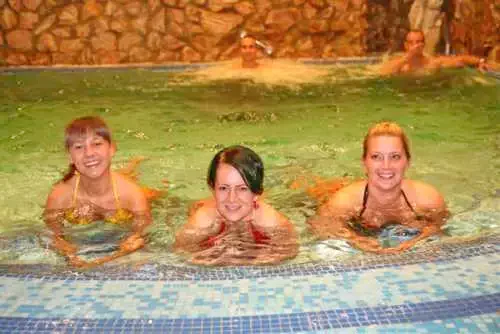  Cazare | Pensiune turistică (K0017-4) Imaginea poate fi supusă drepturilor de autor. Se recomandă contactarea titularului drepturilor.