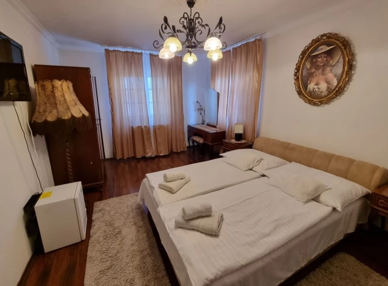  Cazare | Pensiune turistică (K0017-7) Imaginea poate fi supusă drepturilor de autor. Se recomandă contactarea titularului drepturilor.