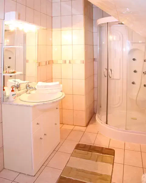 Nyírbátor Szállás | Turisztikai panzió (K0017-8) A kép szerzői jogvédelem alatt állhat. Javasolt a kapcsolatfelvétel a jog tulajdonossal.