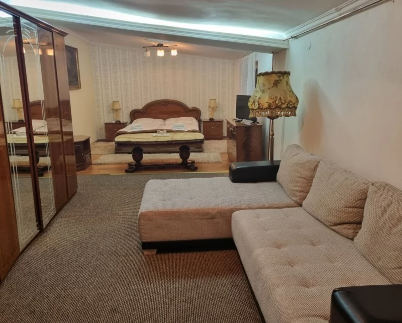  Cazare | Pensiune turistică (K0017-11) Imaginea poate fi supusă drepturilor de autor. Se recomandă contactarea titularului drepturilor.