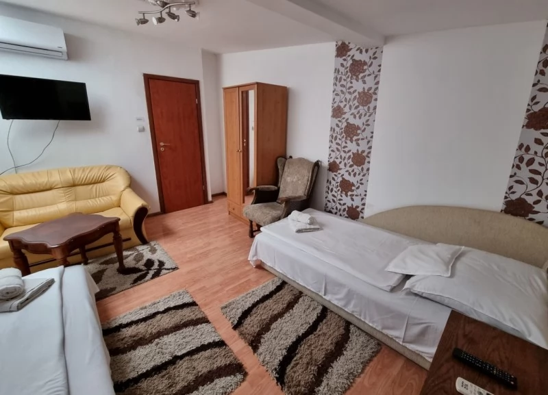  Cazare | Pensiune turistică (K0017-13) Imaginea poate fi supusă drepturilor de autor. Se recomandă contactarea titularului drepturilor.