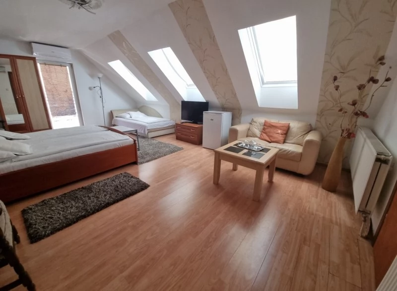  Cazare | Pensiune turistică (K0017-14) Imaginea poate fi supusă drepturilor de autor. Se recomandă contactarea titularului drepturilor.