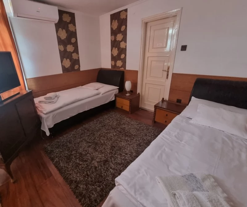  Cazare | Pensiune turistică (K0017-17) Imaginea poate fi supusă drepturilor de autor. Se recomandă contactarea titularului drepturilor.