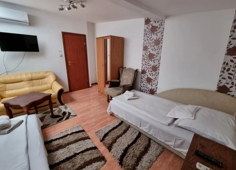  Cazare | Pensiune turistică (K0017-22) Imaginea poate fi supusă drepturilor de autor. Se recomandă contactarea titularului drepturilor.