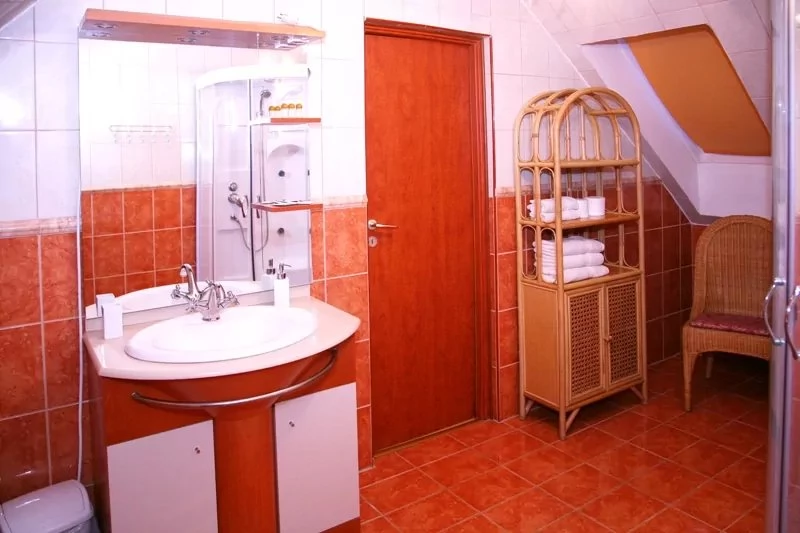  Cazare | Pensiune turistică (K0017-28) Imaginea poate fi supusă drepturilor de autor. Se recomandă contactarea titularului drepturilor.