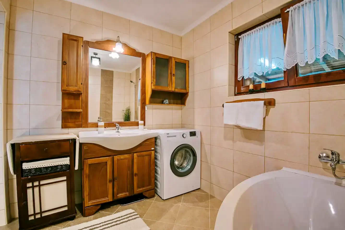 Odorheiu Secuiesc Cazare | Apartament (K0781-21) Imaginea poate fi supusă drepturilor de autor. Se recomandă contactarea titularului drepturilor.