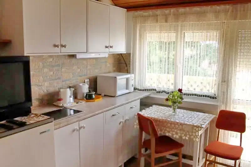  Cazare | Casă de apartamente (K1023-7) Imaginea poate fi supusă drepturilor de autor. Se recomandă contactarea titularului drepturilor.