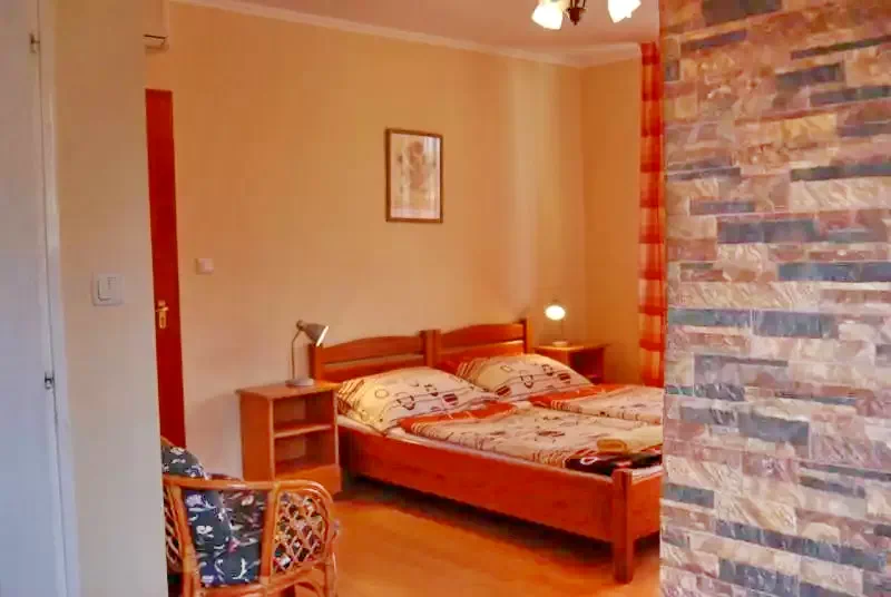 Mișcolț Cazare | Hotel**** (K0560-42) Imaginea poate fi supusă drepturilor de autor. Se recomandă contactarea titularului drepturilor.