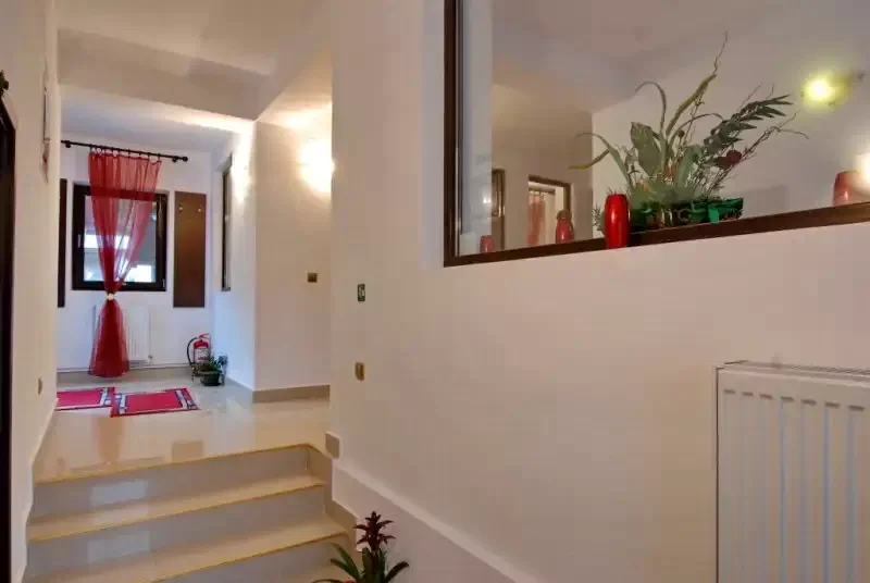 Băile Herculane Cazare | Motel (K0896-9) Imaginea poate fi supusă drepturilor de autor. Se recomandă contactarea titularului drepturilor.