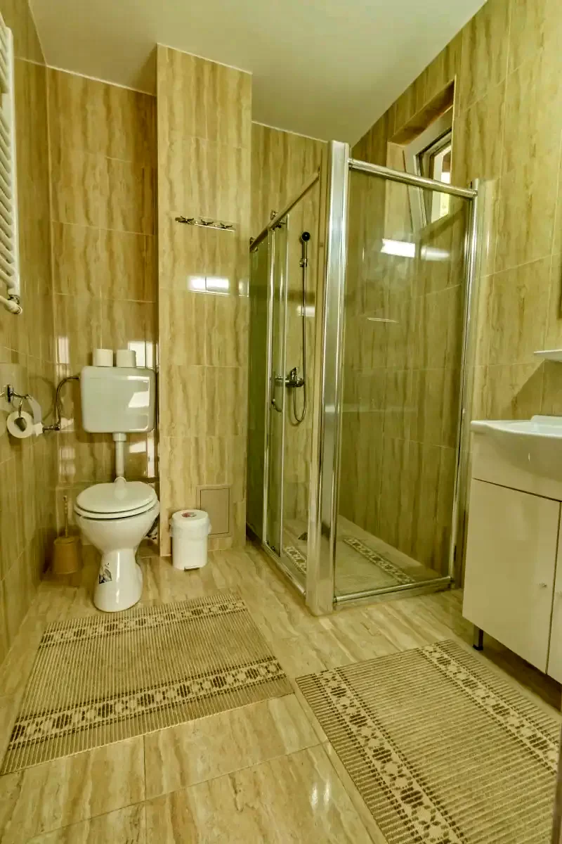 Băile Herculane Cazare | Motel (K0896-32) Imaginea poate fi supusă drepturilor de autor. Se recomandă contactarea titularului drepturilor.