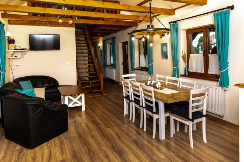 Chedia Mică Cazare | Sat de vacanță (K1260-25) Imaginea poate fi supusă drepturilor de autor. Se recomandă contactarea titularului drepturilor.