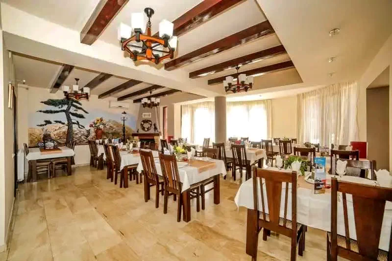 Băile Herculane Cazare | Motel (K0880-3) Imaginea poate fi supusă drepturilor de autor. Se recomandă contactarea titularului drepturilor.