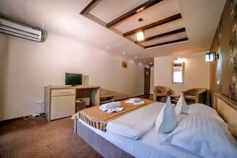 Băile Herculane Cazare | Motel (K0880-12) Imaginea poate fi supusă drepturilor de autor. Se recomandă contactarea titularului drepturilor.