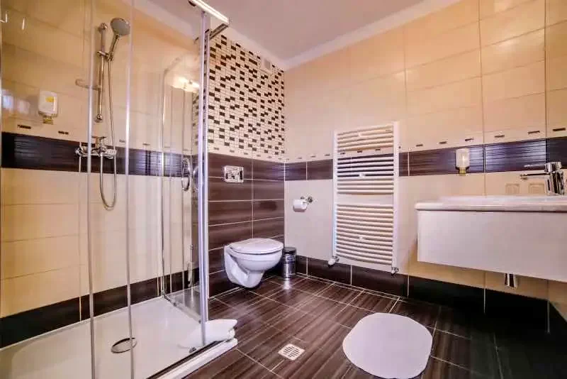 Băile Herculane Cazare | Motel (K0880-19) Imaginea poate fi supusă drepturilor de autor. Se recomandă contactarea titularului drepturilor.