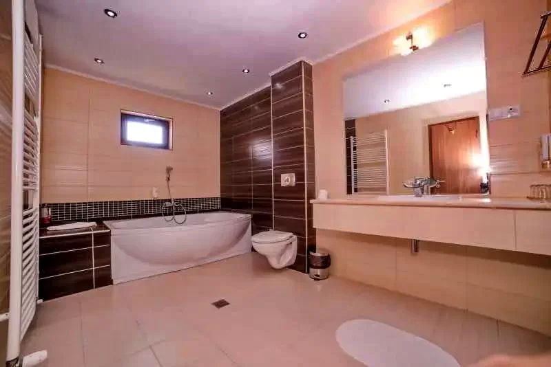 Băile Herculane Cazare | Motel (K0880-20) Imaginea poate fi supusă drepturilor de autor. Se recomandă contactarea titularului drepturilor.