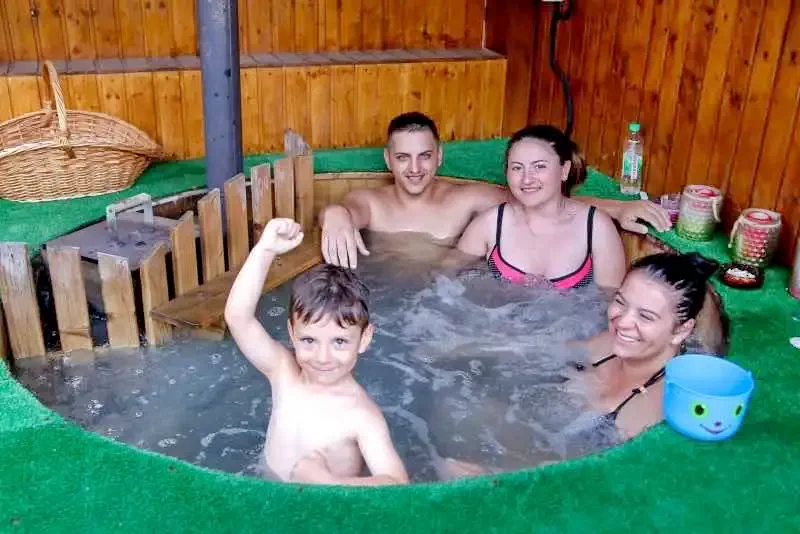 Băile Herculane Cazare | Motel (K0880-30) Imaginea poate fi supusă drepturilor de autor. Se recomandă contactarea titularului drepturilor.