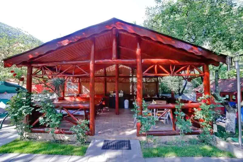 Băile Herculane Cazare | Motel (K0880-31) Imaginea poate fi supusă drepturilor de autor. Se recomandă contactarea titularului drepturilor.