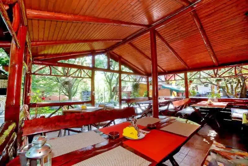 Băile Herculane Cazare | Motel (K0880-33) Imaginea poate fi supusă drepturilor de autor. Se recomandă contactarea titularului drepturilor.