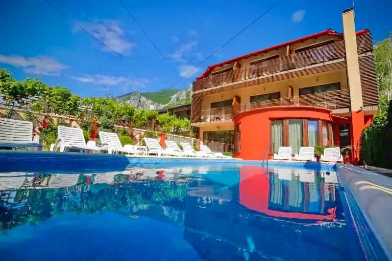 Băile Herculane Cazare | Motel (K0880-41) Imaginea poate fi supusă drepturilor de autor. Se recomandă contactarea titularului drepturilor.