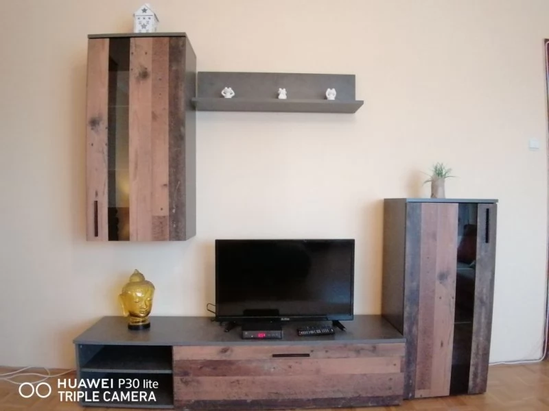  Cazare | Casă de apartamente (K0153-2) Imaginea poate fi supusă drepturilor de autor. Se recomandă contactarea titularului drepturilor.