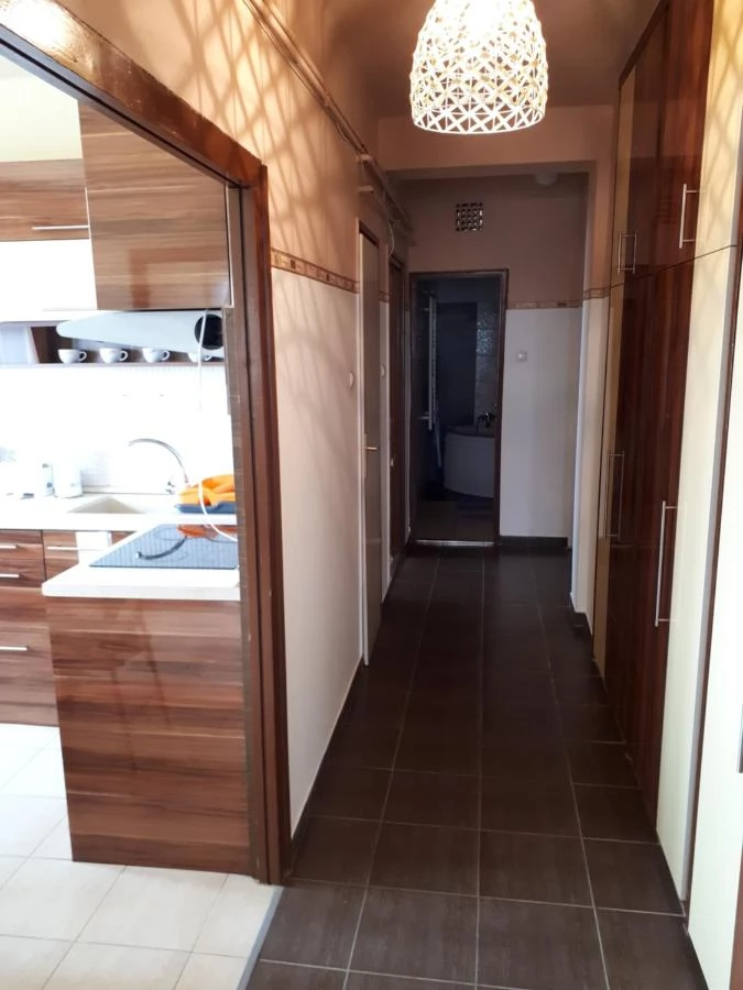  Cazare | Casă de apartamente (K0153-9) Imaginea poate fi supusă drepturilor de autor. Se recomandă contactarea titularului drepturilor.