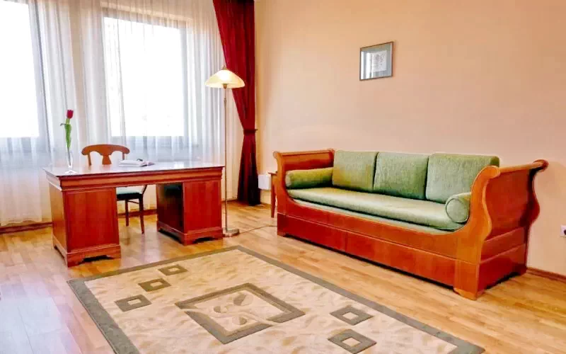 Odorheiu Secuiesc Cazare | Hotel**** (K1424-43) Imaginea poate fi supusă drepturilor de autor. Se recomandă contactarea titularului drepturilor.