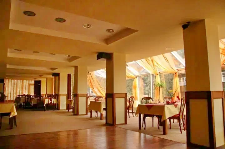 Sovata Cazare | Hotel*** (K0813-7) Imaginea poate fi supusă drepturilor de autor. Se recomandă contactarea titularului drepturilor.