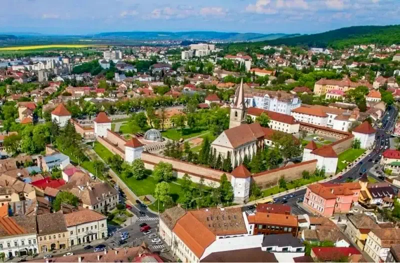 Marosvásárhely Szállás | Hotel*** (K1405-31) A kép szerzői jogvédelem alatt állhat. Javasolt a kapcsolatfelvétel a jog tulajdonossal.