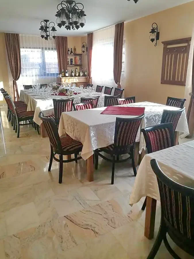 Vălenii de Munte Cazare | Camping / Popas turistic (K0562-3) Imaginea poate fi supusă drepturilor de autor. Se recomandă contactarea titularului drepturilor.