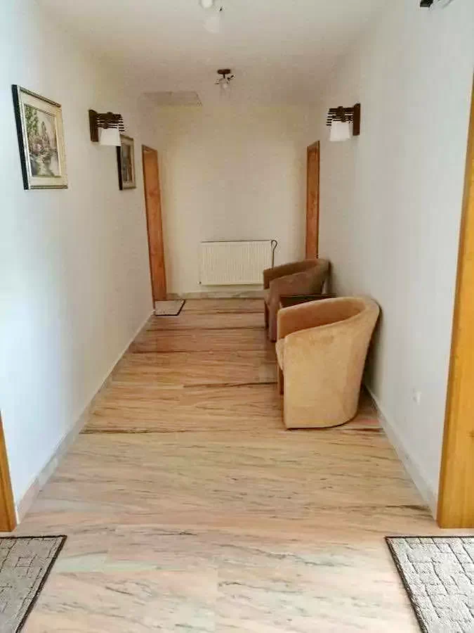 Vălenii de Munte Cazare | Camping / Popas turistic (K0562-8) Imaginea poate fi supusă drepturilor de autor. Se recomandă contactarea titularului drepturilor.