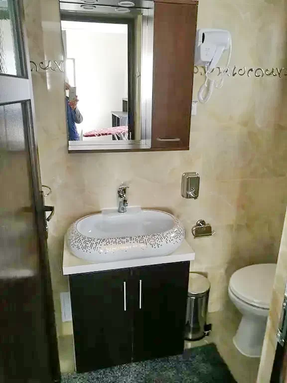 Vălenii de Munte Cazare | Camping / Popas turistic (K0562-15) Imaginea poate fi supusă drepturilor de autor. Se recomandă contactarea titularului drepturilor.