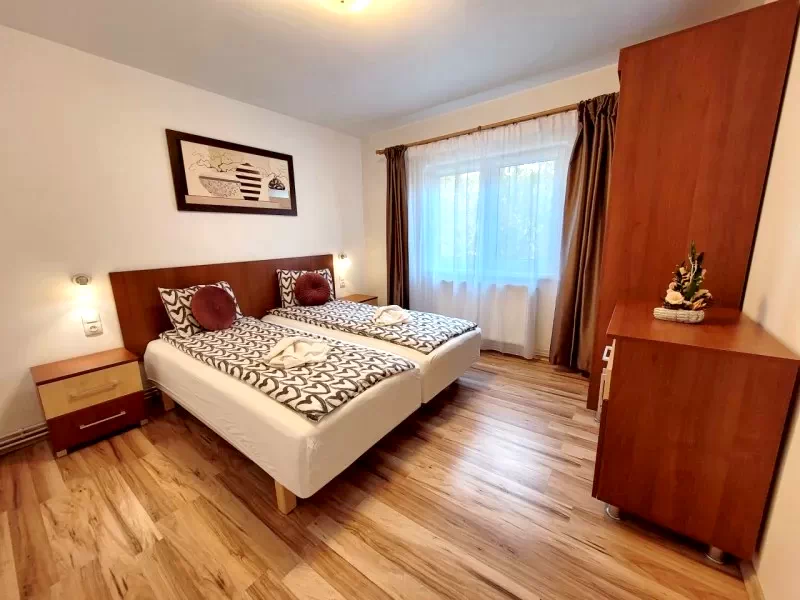 Odorheiu Secuiesc Cazare | Apartament (K1367-10) Imaginea poate fi supusă drepturilor de autor. Se recomandă contactarea titularului drepturilor.