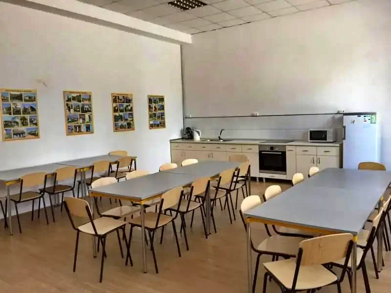 Cristuru Secuiesc Cazare | Hostel (K1288-11) Imaginea poate fi supusă drepturilor de autor. Se recomandă contactarea titularului drepturilor.